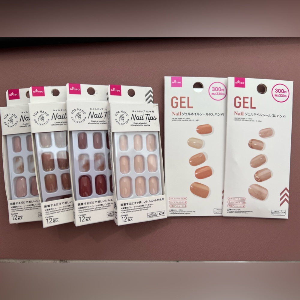 Press on nails + Gel sticker